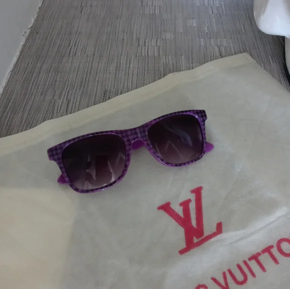 Forever 21 Women's Purple Sun Glasses - Picture 2 of 2
